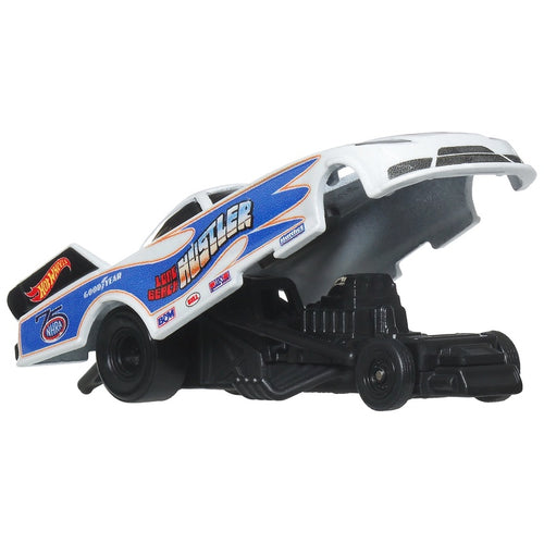 Ford F-150 Raptor towing Rob'n Pinks trailer